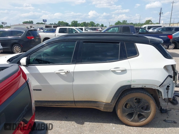 2020 Jeep Compass Latitude z VIN 3C4NJCBB9LT126299, wystawiony jako IAAI lot #42206657 z przebiegiem 60 550 mil mil oraz . Historia ofert i sprzedaży dostępna na DreamBid. Obrazek 15.