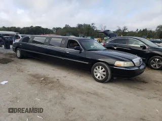 2003 Lincoln Town Car Executive z VIN 1L1FM81W23Y631965, wystawiony jako Copart lot #44536145 z przebiegiem 43 743 mil mil oraz Czysty tytuł • Clean title. Historia ofert i sprzedaży dostępna na DreamBid. Obrazek 4.