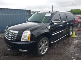 2008 Cadillac Escalade ESV z VIN 1GYFK66868R157098, wystawiony jako IAAI lot #42147341 z przebiegiem 177 624 mil mil oraz . Historia ofert i sprzedaży dostępna na DreamBid. Obrazek 2.
