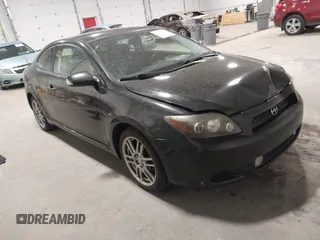 2010 Scion tC z VIN JTKDE3B74A0307826, wystawiony jako IAAI lot #42043481 z przebiegiem 175 627 mil mil oraz . Historia ofert i sprzedaży dostępna na DreamBid. Obrazek 1.