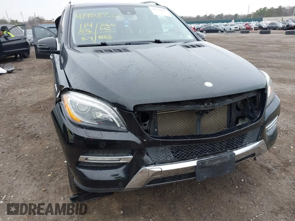 2013 Mercedes-Benz M ML 350 with VIN 4JGDA5HB3DA138368, listed as a IAAI auction lot 41958922 with 114,576 mi miles. Bid and sale history available at carsss.com. Image 6.