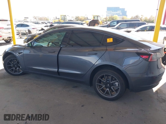 2023 Tesla Model 3 z VIN 5YJ3E1EA5PF639346, wystawiony jako IAAI lot #41896608 z przebiegiem 25 618 mil mil oraz . Historia ofert i sprzedaży dostępna na DreamBid. Obrazek 13.