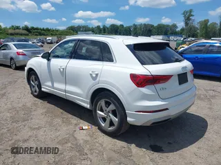 2020 Audi Q3 Premium z VIN WA1AECF39L1010852, wystawiony jako IAAI lot #39768583 z przebiegiem 100 414 mil mil oraz . Historia ofert i sprzedaży dostępna na DreamBid. Obrazek 3.