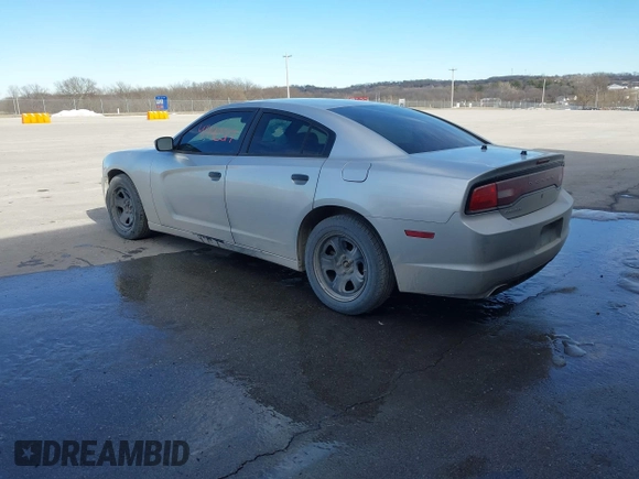 2013 Dodge Charger Police z VIN 2C3CDXAT1DH642347, wystawiony jako IAAI lot #41442517 z przebiegiem 193 232 mil mil oraz . Historia ofert i sprzedaży dostępna na DreamBid. Obrazek 3.