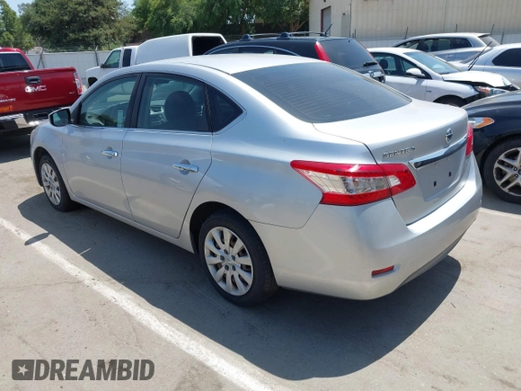 2015 Nissan Sentra SL z VIN 3N1AB7AP7FY325233, wystawiony jako IAAI lot #42431938 z przebiegiem 137 768 mil mil oraz . Historia ofert i sprzedaży dostępna na DreamBid. Obrazek 3.