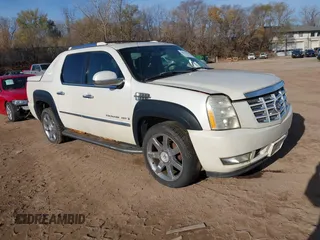 2007 Cadillac Escalade EXT with VIN 3GYFK62817G217311, listed as a IAAI auction lot 40777466 with 230,304 mi miles. Bid and sale history available at carsss.com. Image 1.