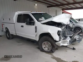 2019 Ford F-250 XL z VIN 1FT7X2B67KEF82448, wystawiony jako IAAI lot #41530154 z przebiegiem Nie podano mil oraz . Historia ofert i sprzedaży dostępna na DreamBid. Obrazek 1.