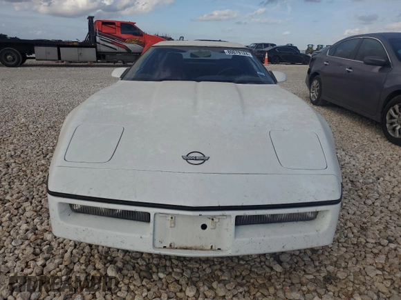 1990 Chevrolet Corvette z VIN 1G1YY3384L5108491, wystawiony jako Copart lot #80079124 z przebiegiem 133 543 mil mil oraz Czysty tytuł • Clean title. Historia ofert i sprzedaży dostępna na DreamBid. Obrazek 5.