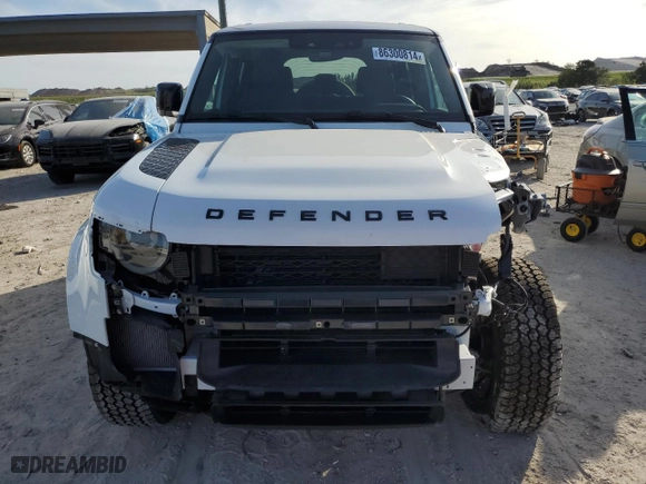 2024 Land Rover Defender S with VIN SALEJ7EX0R2343712, listed as a Copart auction lot 86300814 with 4,428 mi miles and Salvage Title. Bid and sale history available at carsss.com. Image 5.
