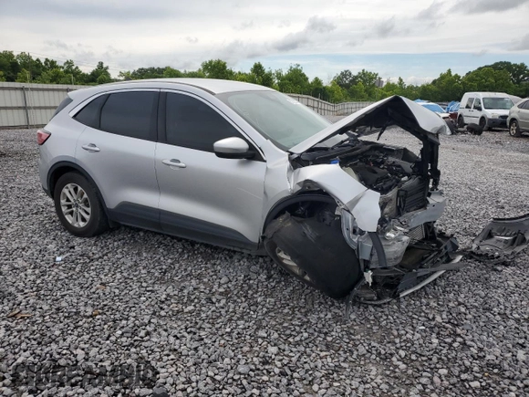 2020 Ford Escape SE z VIN 1FMCU0G60LUC25491, wystawiony jako Copart lot #57728075 z przebiegiem 61 006 mil mil oraz Szkoda całkowita • Salvage title. Historia ofert i sprzedaży dostępna na DreamBid. Obrazek 4.