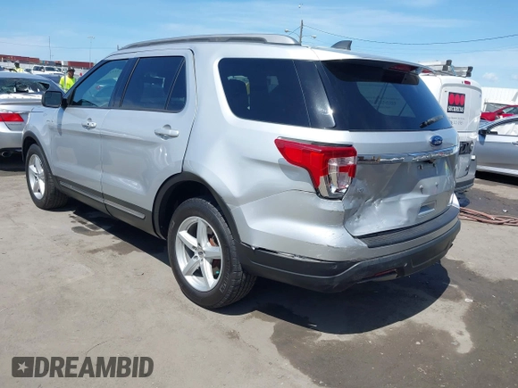 2018 Ford Explorer XLT z VIN 1FM5K7D87JGB56677, wystawiony jako IAAI lot #41926338 z przebiegiem 101 332 mil mil oraz . Historia ofert i sprzedaży dostępna na DreamBid. Obrazek 3.