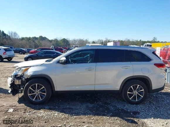 2019 Toyota Highlander SE with VIN 5TDKZRFH2KS570503, listed as a IAAI auction lot 41108594 with NaN miles. Bid and sale history available at carsss.com. Image 14.