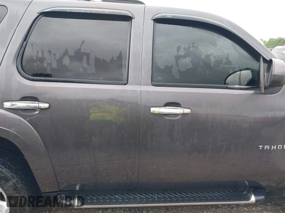 2010 Chevrolet Tahoe LT z VIN 1GNUKBE03AR221483, wystawiony jako IAAI lot #42157016 z przebiegiem 233 193 mil mil oraz . Historia ofert i sprzedaży dostępna na DreamBid. Obrazek 13.