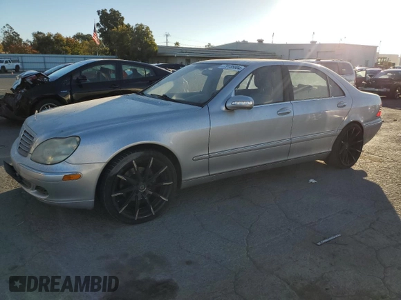 2005 Mercedes-Benz S-Class 4.3L with VIN WDBNG70J55A435521, listed as a Copart auction lot 79135004 with 89,864 mi miles and Salvage Title. Bid and sale history available at carsss.com. Image 1.