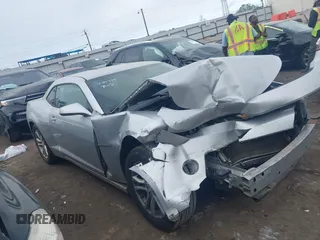 2015 Chevrolet Camaro LS z VIN 2G1FB1E36F9156578, wystawiony jako IAAI lot #41936277 z przebiegiem 223 104 mil mil oraz . Historia ofert i sprzedaży dostępna na DreamBid. Obrazek 1.