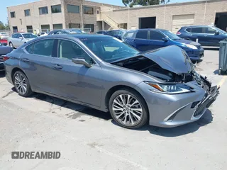 2019 Lexus ES 350 with VIN JTHBZ1B14K2004682, listed as a IAAI auction lot 42520773 with 58,980 mi miles and . Bid and sale history available at DreamBid. Image 1.