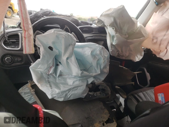 2018 Jeep Renegade Sport with VIN ZACCJBAB6JPH45904, listed as a Copart auction lot 55240505 with Not provided miles and Salvage title. Bid and sale history available at DreamBid. Image 8.