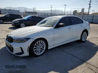 2023 BMW 3 Series 330i z VIN 3MW69FF08P8D73326, wystawiony jako Copart lot #57511995 z przebiegiem Nie podano mil oraz Czysty tytuł • Clean title. Historia ofert i sprzedaży dostępna na DreamBid. Obrazek 1.