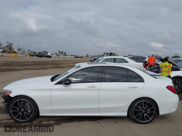 2019 Mercedes-Benz C 300 z VIN 55SWF8DB6KU315584, wystawiony jako IAAI lot #42114660 z przebiegiem 60 770 mil mil oraz . Historia ofert i sprzedaży dostępna na DreamBid. Obrazek 15.