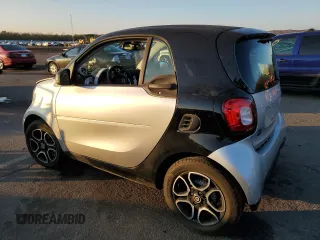 2019 Smart fortwo Pure z VIN WMEFJ9BA0KK368446, wystawiony jako Copart lot #85898494 z przebiegiem Nie podano mil oraz Tytuł czysty. Historia ofert i sprzedaży dostępna na DreamBid. Obrazek 2.