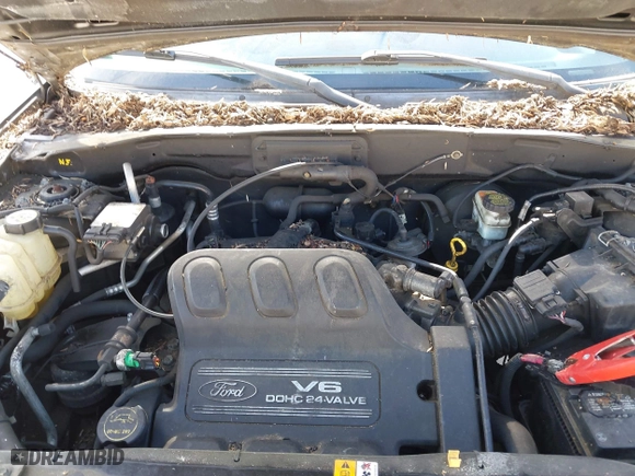 2001 Ford Escape XLT with VIN 1FMCU03181KA15501, listed as a IAAI auction lot 41857955 with 157,344 mi miles. Bid and sale history available at carsss.com. Image 10.