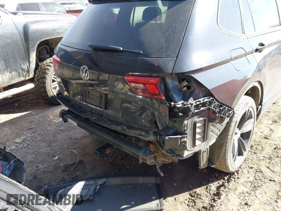2019 Volkswagen Tiguan SE with VIN 3VV3B7AX2KM075179, listed as a IAAI auction lot 41728654 with 108,388 mi miles and . Bid and sale history available at DreamBid. Image 20.