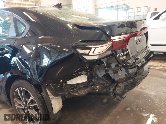 2022 Kia Forte LXS with VIN 3KPF24AD5NE484890, listed as a IAAI auction lot 41006516 with 39,213 mi miles and . Bid and sale history available at DreamBid. Image 6.