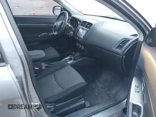 2018 Mitsubishi Outlander ES z VIN JA4AP3AU1JZ034958, wystawiony jako IAAI lot #41298536 z przebiegiem 145 267 mil mil oraz . Historia ofert i sprzedaży dostępna na DreamBid. Obrazek 5.