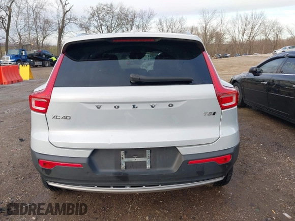2021 Volvo XC40 Momentum with VIN YV4162UK2M2409330, listed as a IAAI auction lot 41206272 with 44,407 mi miles. Bid and sale history available at carsss.com. Image 16.