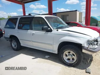 1995 Ford Explorer Eddie Bauer z VIN 1FMDU34X8SUC30858, wystawiony jako IAAI lot #41899260 z przebiegiem 85 842 mil mil oraz . Historia ofert i sprzedaży dostępna na DreamBid. Obrazek 13.