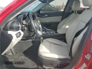 2021 Alfa Romeo Giulia z VIN ZARFAMAN9M7639831, wystawiony jako Copart lot #83743634 z przebiegiem Nie podano mil oraz Czysty tytuł • Clean title. Historia ofert i sprzedaży dostępna na DreamBid. Obrazek 7.