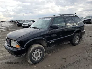 2000 Chevrolet Blazer LS z VIN 1GNCT18W1YK151830, wystawiony jako Copart lot #88799235 z przebiegiem 190 019 mil mil oraz Nie do naprawy • Non repairable. Historia ofert i sprzedaży dostępna na DreamBid. Obrazek 1.