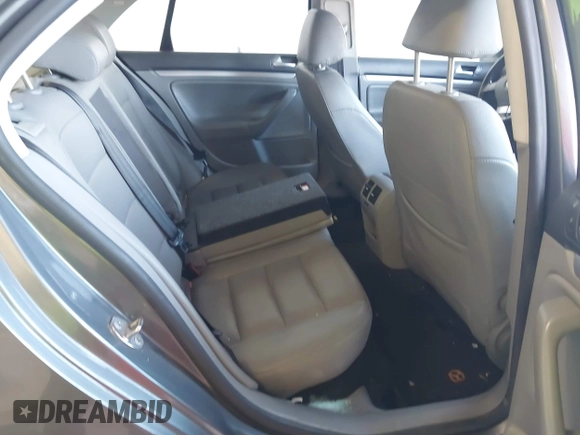 2008 Volkswagen Jetta SE with VIN 3VWRM71K78M027691, listed as a IAAI auction lot 42076092 with Not provided miles and . Bid and sale history available at DreamBid. Image 8.