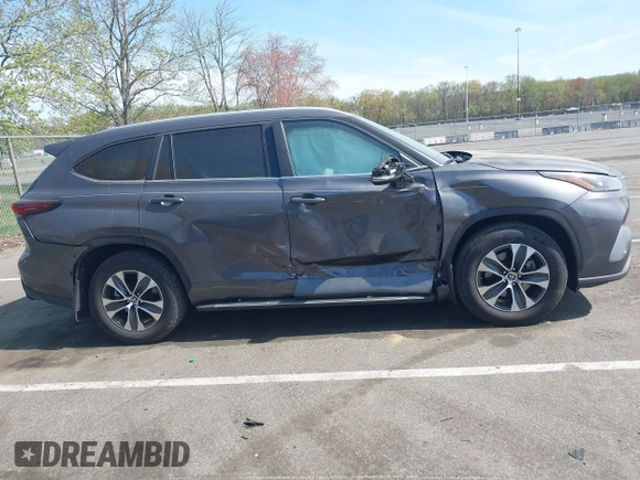 2024 Toyota Highlander LE z VIN 5TDKDRBH6RS552634, wystawiony jako IAAI lot #42086919 z przebiegiem 12 606 mil mil oraz . Historia ofert i sprzedaży dostępna na DreamBid. Obrazek 13.