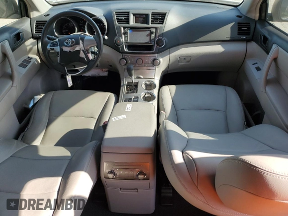 2013 Toyota Highlander with VIN 5TDZA3EH5DS039934, listed as a Copart auction lot 54132775 with 62,541 mi miles and Non Repairable. Bid and sale history available at DreamBid. Image 8.