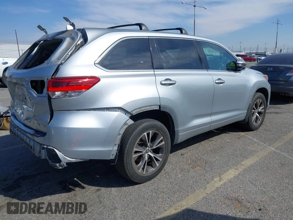 2018 Toyota Highlander LE z VIN 5TDBZRFH2JS838268, wystawiony jako IAAI lot #41540323 z przebiegiem 151 773 mil mil oraz . Historia ofert i sprzedaży dostępna na DreamBid. Obrazek 4.