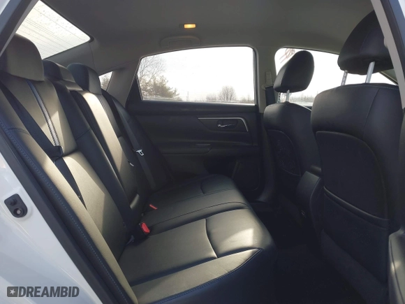 2018 Nissan Altima 2.5 SL with VIN 1N4AL3AP9JC299809, listed as a IAAI auction lot 41363780 with 33,507 mi miles. Bid and sale history available at carsss.com. Image 8.