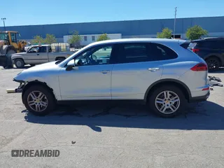2016 Porsche Cayenne z VIN WP1AA2A24GKA36266, wystawiony jako IAAI lot #41857643 z przebiegiem 109 507 mil mil oraz . Historia ofert i sprzedaży dostępna na DreamBid. Obrazek 15.