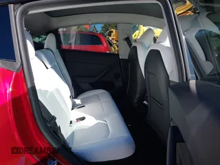 2024 Tesla Model Y z VIN 7SAYGDED4RF161518, wystawiony jako IAAI lot #41682252 z przebiegiem 6 844 mil mil oraz . Historia ofert i sprzedaży dostępna na DreamBid. Obrazek 8.