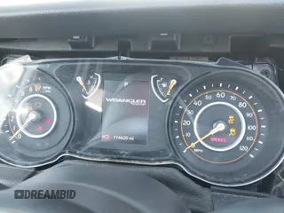 2018 Jeep Wrangler Unlimited Sport S z VIN 1C4HJXDG6JW210973, wystawiony jako IAAI lot #42154094 z przebiegiem 116 620 mil mil oraz . Historia ofert i sprzedaży dostępna na DreamBid. Obrazek 7.