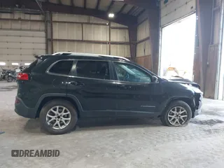 2016 Jeep Cherokee Latitude z VIN 1C4PJMCS3GW241848, wystawiony jako IAAI lot #42085623 z przebiegiem 95 477 mil mil oraz . Historia ofert i sprzedaży dostępna na DreamBid. Obrazek 14.
