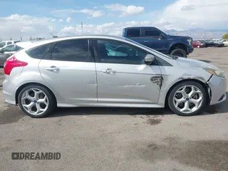 2014 Ford Focus ST with VIN 1FADP3L94EL422471, listed as a IAAI auction lot 41950492 with 80,440 mi miles and . Bid and sale history available at carsss.com. Image 13.