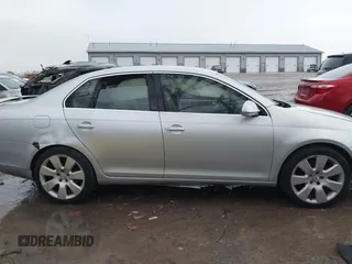 2005 Volkswagen Jetta 2.5L с VIN 3VWRF71K35M637013, выставлен на аукционе IAAI как лот 40970119 с пробегом 214 426 миль миль и . История ставок и продаж доступна на DreamBid. Изображение 13.