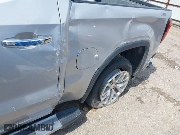 2020 GMC Sierra 1500 SLT z VIN 3GTU9DED9LG299417, wystawiony jako IAAI lot #42168562 z przebiegiem Nie podano mil oraz . Historia ofert i sprzedaży dostępna na DreamBid. Obrazek 17.