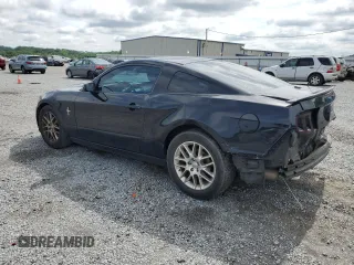 2013 Ford Mustang V6 z VIN 1ZVBP8AM1D5238157, wystawiony jako Copart lot #60427525 z przebiegiem 133 512 mil mil oraz Szkoda całkowita • Salvage title. Historia ofert i sprzedaży dostępna na DreamBid. Obrazek 2.