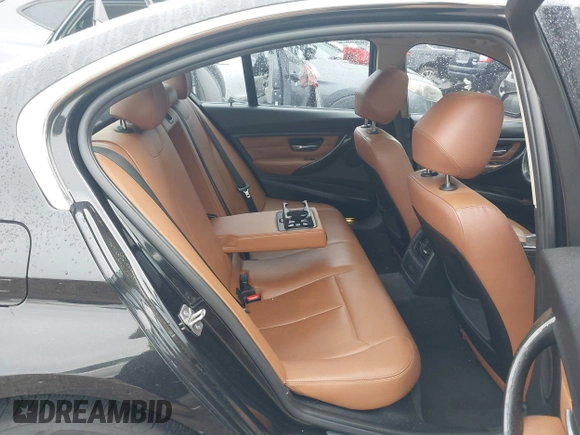 2013 BMW 3 Series 328i z VIN WBA3A5G54DNP20416, wystawiony jako IAAI lot #42092526 z przebiegiem 136 545 mil mil oraz . Historia ofert i sprzedaży dostępna na DreamBid. Obrazek 8.