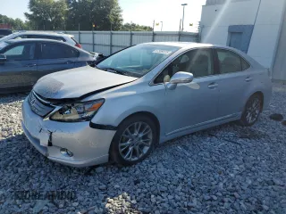 2010 Lexus HS 250h z VIN JTHBB1BA7A2001701, wystawiony jako Copart lot #57389375 z przebiegiem 104 666 mil mil oraz Szkoda całkowita • Salvage title. Historia ofert i sprzedaży dostępna na DreamBid. Obrazek 1.