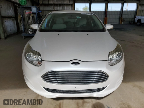 2014 Ford Focus Electric z VIN 1FADP3R41EL306186, wystawiony jako Copart lot #53754535 z przebiegiem 46 711 mil mil oraz Tytuł czysty. Historia ofert i sprzedaży dostępna na DreamBid. Obrazek 5.