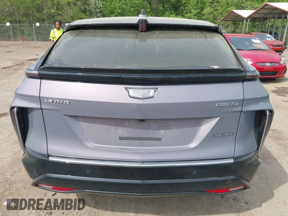 2024 Cadillac LYRIQ z VIN 1GYKPMRLXRZ141816, wystawiony jako IAAI lot #42113732 z przebiegiem 7 704 mil mil oraz . Historia ofert i sprzedaży dostępna na DreamBid. Obrazek 16.