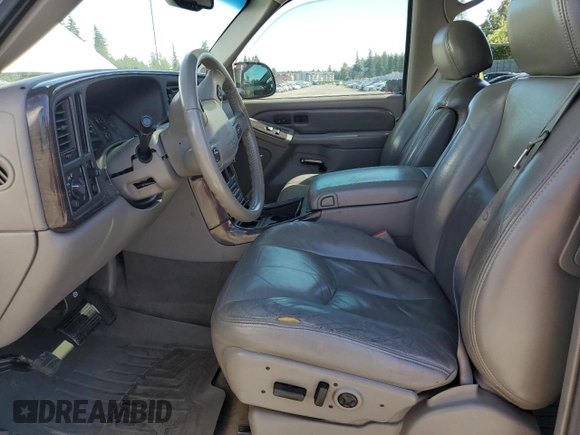 2005 GMC Yukon Denali z VIN 1GKEK63U55J143324, wystawiony jako Copart lot #59000695 z przebiegiem Nie podano mil oraz Szkoda całkowita • Salvage title. Historia ofert i sprzedaży dostępna na DreamBid. Obrazek 7.